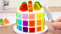 آشپزی مینیاتوری کیک با لایه های رنگی و تزیین ژله ای