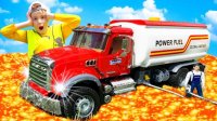 ماشین بازی کودکانه با الکس :: چالش زمین آتشفشانی و ماشین تراکتور بزرگ اسباب بازی