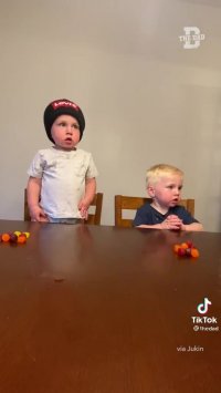 نگاه دوتا کوچولو به همدیگه که فضای مجازی رو ترکوند!