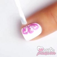 دیزاین ناخن خیلی ساده و زیبا