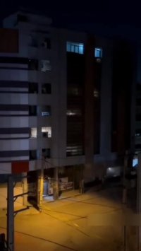 لحظه فرو ریختن ساختمان 6 طبقه در زیتون کارمندی اهواز