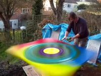 نقاشی خلاقانه بر روی بوم چرخان