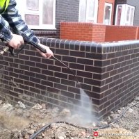 وسیله ای ساده برای شستن دیوار!