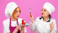 چالش خنده دار غذایی انواع ژله تزئین کیک ژله ای ژله های رنگی بانوان سرگرمی