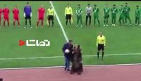 آغاز دیدار فوتبال در لیگ دسته سوم روسیه توسط خرس!