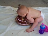 این جیگر بلا ببین چی جوری کیک میخوره