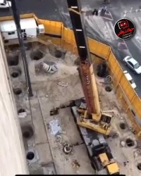 لحظه سقوط تیرآهن در سعادت آباد !