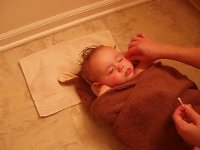 پاک کردن گوش نوزاد