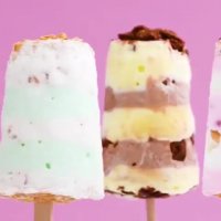 بستنی رنگی با بیسکوییت