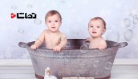 هیجان نوزادان دوقلو برای بار اول حمام کردن