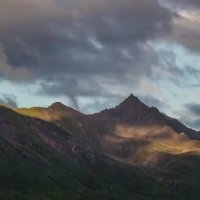 حرکت سحرآمیز ابرها بر فراز کوهها