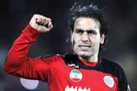 خداحافظی مهدوی مهدوی کیا در میان احساسات فوق العاده هواداران در روز شکست از سپاهان