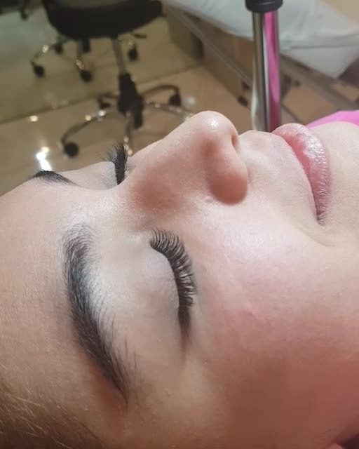 زیباترین لیفت مژه و ابرو توسط مژه کار حرفه ای سینما سرکار خانم ژاله مومنی