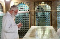 گوشه‌هایی از حضور رهبرانقلاب در حرم مطهر رضوی