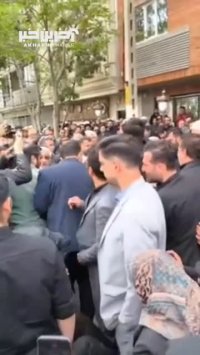 پدر به استقبال پسر می‌رود - پدر آیت‌الله سیدمحمدعلی آل‌هاشم در میان مردم داغدار تبریز