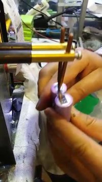 کار با دستگاه نقطه جوش باتری