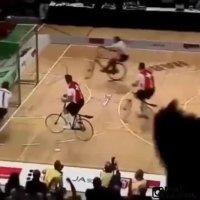 مسابقه جالب از ترکیب فوتسال و دوچرخه سواری