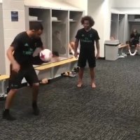 هنرنمایی بازیکنان رئال در رختکن تیم