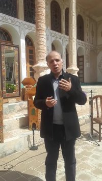 از نقد دیگران بهره ببرید