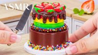 فیلم آشپزی با وسایل کوچک واقعی - کیک مینیاتوری شکلات و توت فرنگی
