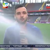 گزارشگر خیلی وظیفه شناس شبکه «matchtv» روسیه:))