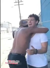 کمک به مردم بی خانمان و کارتن خواب با روشی بسیار دیدنی...