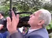 خبرنگار صدا و سیما که از یک هموطن میخواهد حرف هایی که او میخواهد را بزند !