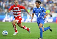 پیراهن "فرهاد مجیدی" در میان تماشاگران