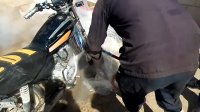 چربی زدایی و از بین بردن آلودگی های موتور سیکلت بوسیله کارواش بخار