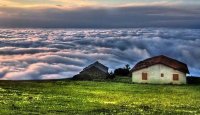 روستایی عجیب و رویایی بر فراز ابرها
