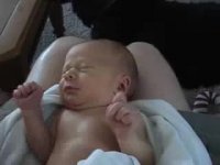 کش آمدن نوزاد در خواب